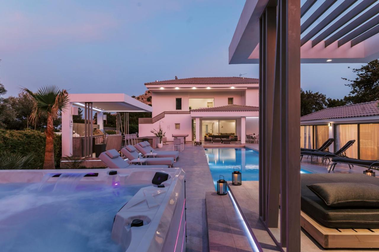 M Mansion Villa Pefki  Luaran gambar