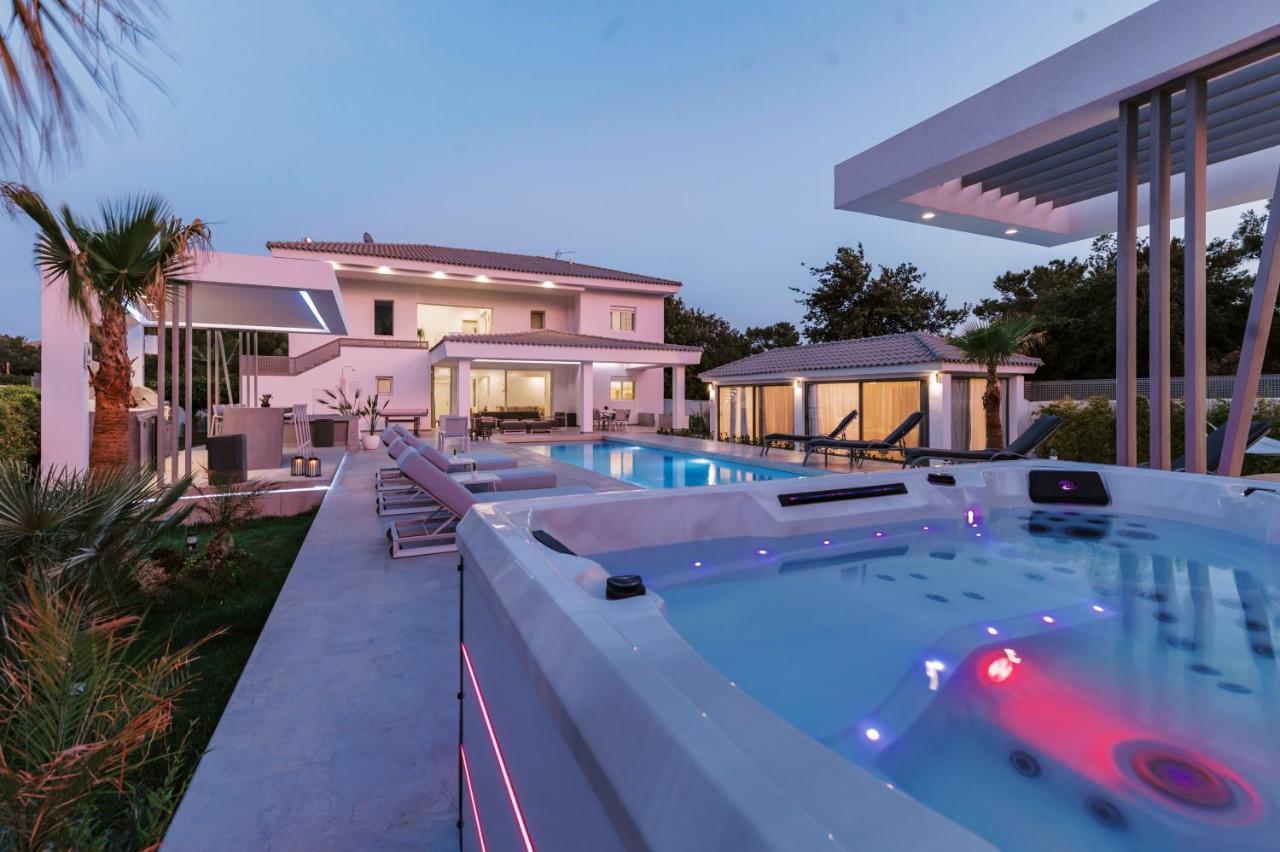 M Mansion Villa Pefki  Luaran gambar