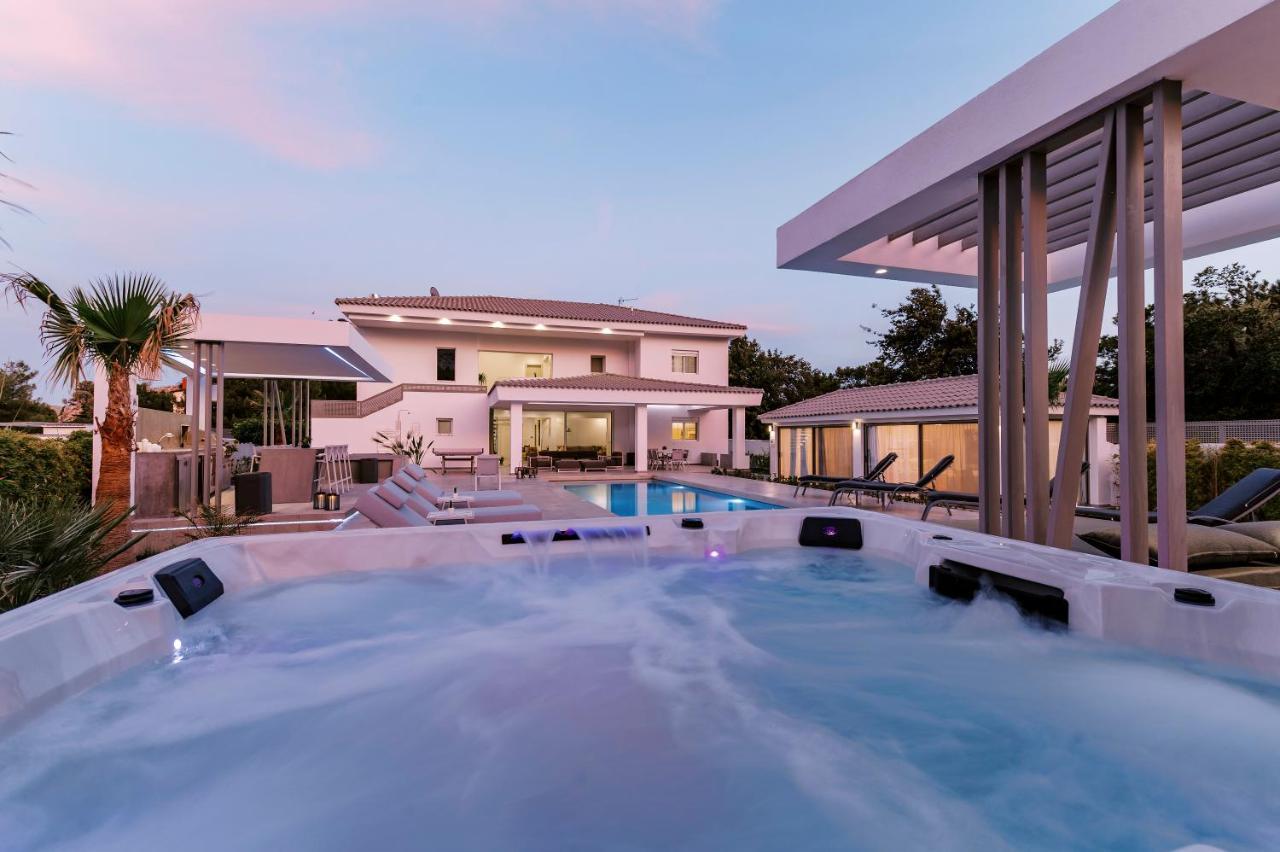 M Mansion Villa Pefki  Luaran gambar